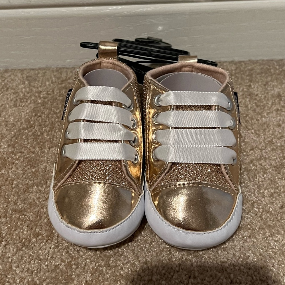 NWT Bebe Baby gold sparkle shoes size 2 (3-6M)